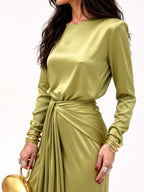 Elegante Abito Maxi in Raso Drappeggiato